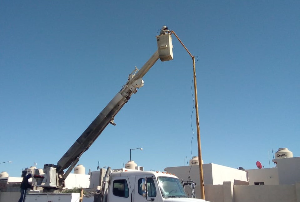 Benefician a familias de Guaymas Norte, Luis Encinas y 13 de julio con reparación de alumbrado público.