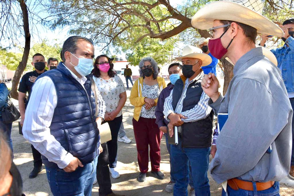 Toño Astiazarán entrega obra, suma nuevos comités CRECES y escucha necesidades del área rural