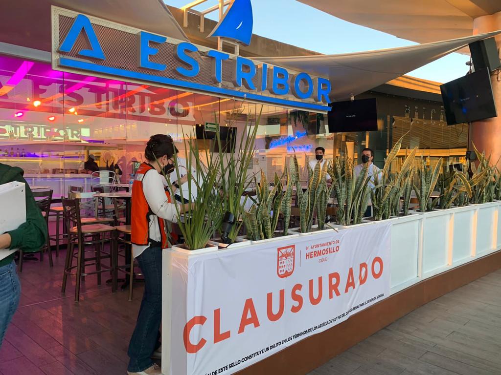 Clausura Ayuntamiento a dos establecimientos de Plaza Andenes por falta de licencias municipales vigentes