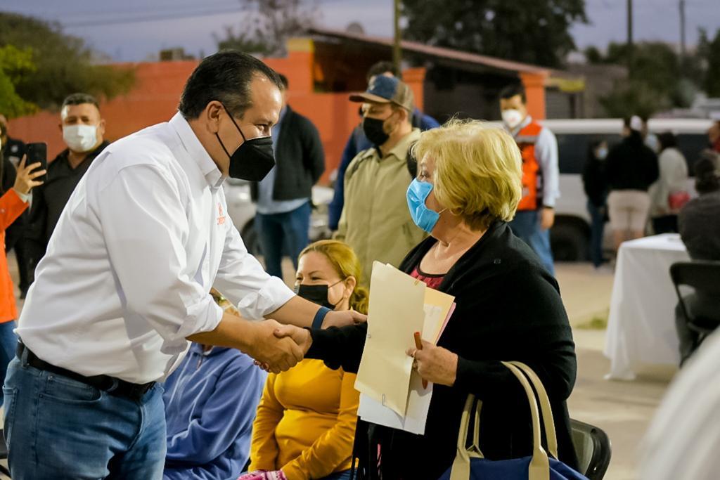 Toma Toño Astiazarán protesta a los primeros Comités CRECES del año