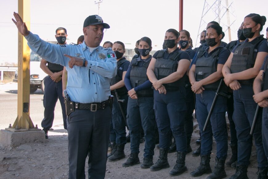 CAPACITAN A CADETES DE LA ACADEMIA DE POLICÍA EN ACTIVIDADES DE CAMPO DEL ÁREA DE TRÁNSITO