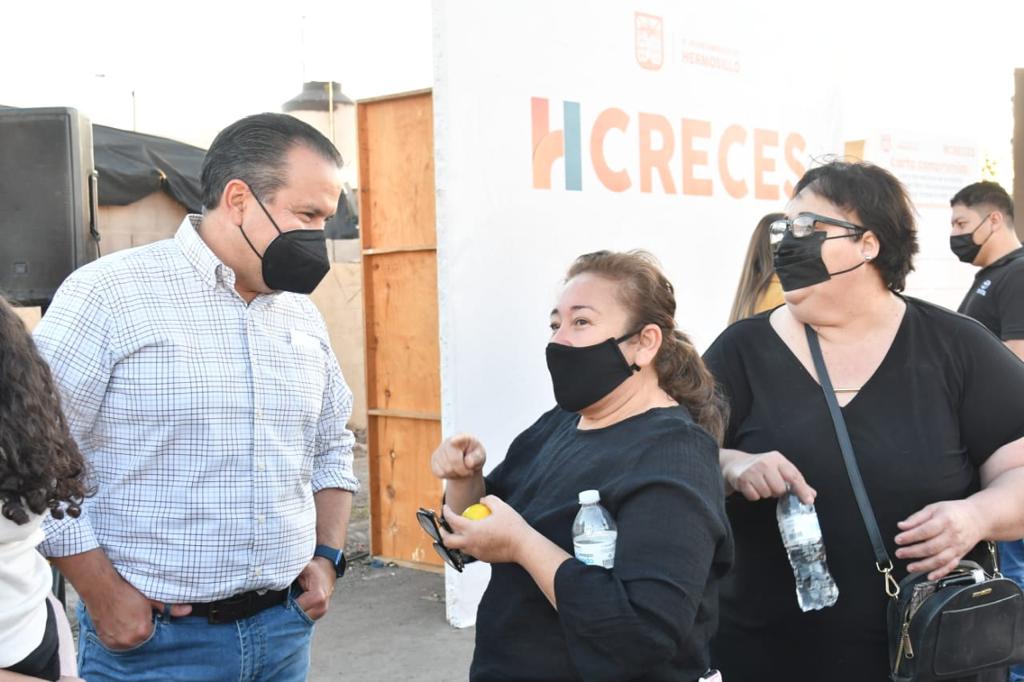 Plantea Toño Astiazarán a vecinos de Villa del Rey construcción de Parque Lineal