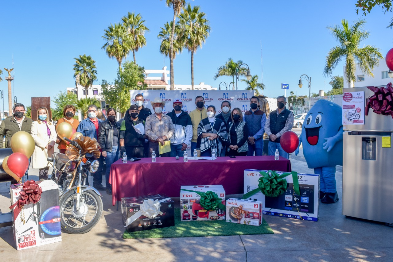 Entrega OOMAPASN Regalos a Usuarios Cumplidos del programa “Tradicionales Regalos Navideños”