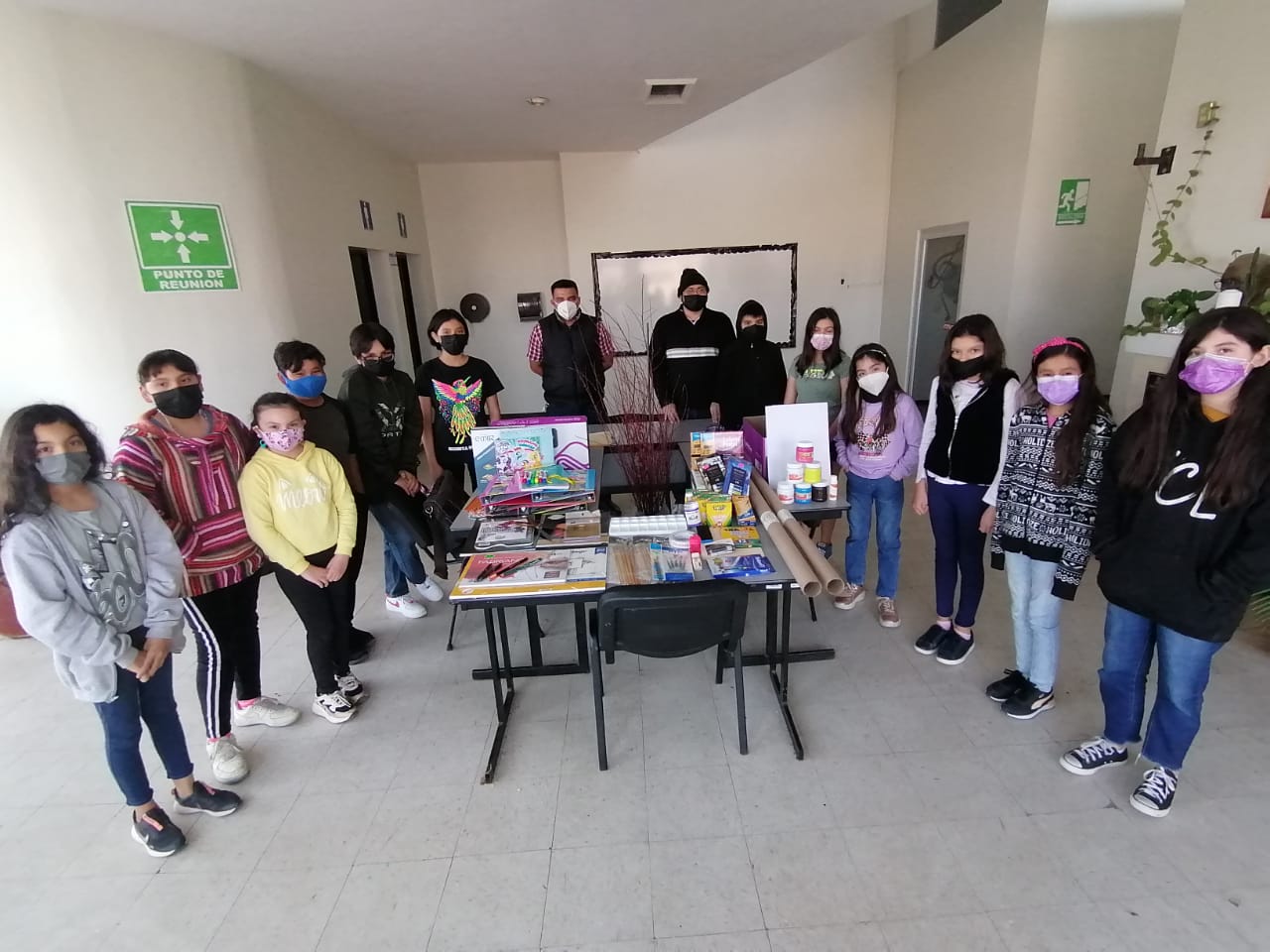 El presidente municipal Mario “Mayito” Martínez Bojórquez ofreció beneficios para los cursos de artes plásticas.