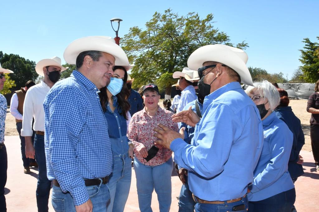 Entrega Toño Astiazarán rehabilitación de plaza y kiosco en Suaqui de la Candelaria