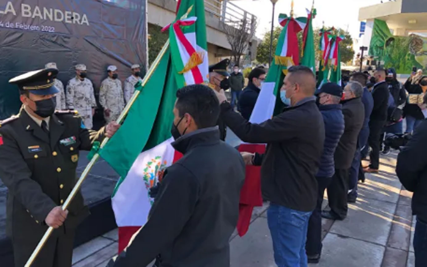 Celebran en Nogales Día de la Bandera con abanderamiento de escoltas