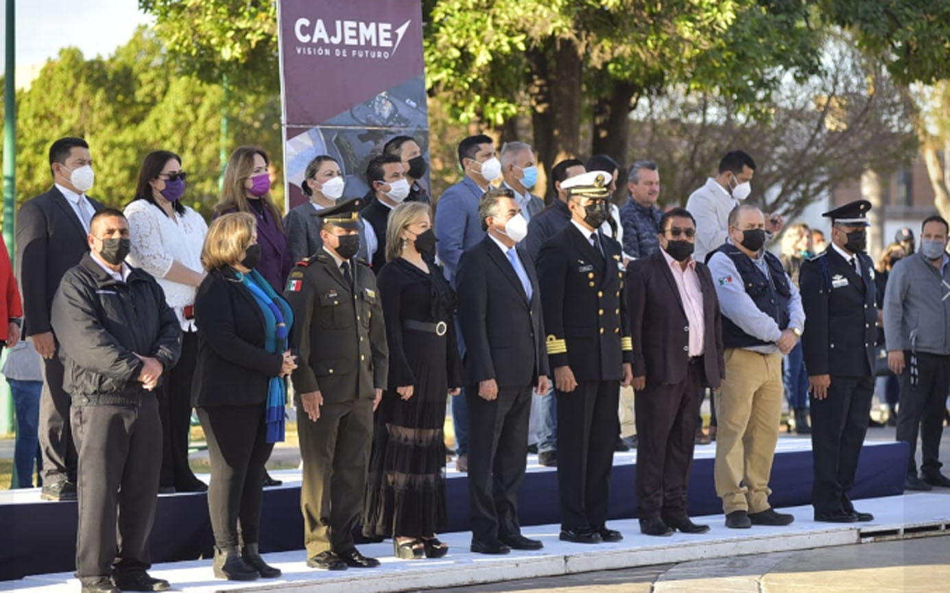 ENCABEZA ALCALDE LAMARQUE CANO CEREMONIA DE INCINERACIÓN, IZAMIENTO Y DESFILE CÍVICO POR ANIVERSARIO DE LA BANDERA MEXICANA