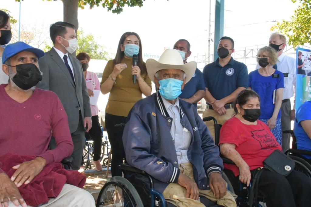 Entrega DIF Hermosillo las primeras de 320 sillas de rueda donadas por organización religiosa