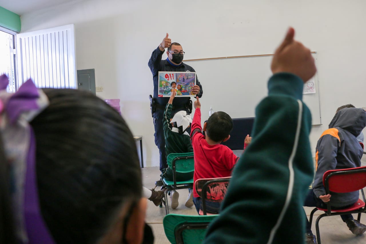 ILUSTRA POLICÍA MUNICIPAL A NIÑOS Y NIÑAS DE PREESCOLAR SOBRE EL 911