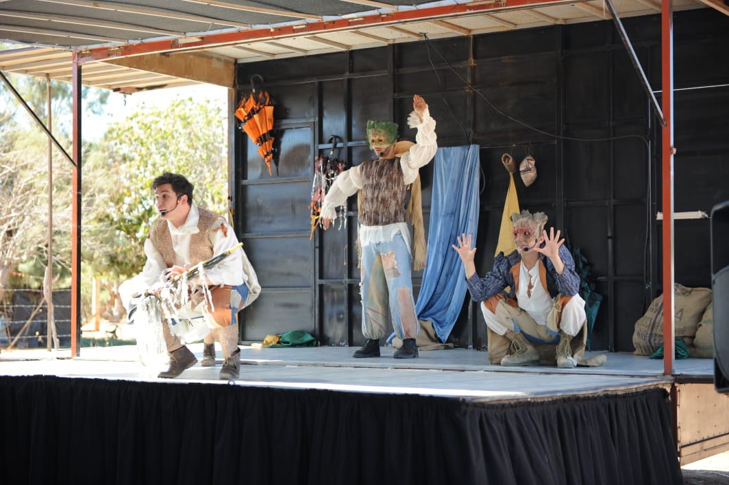 Lleva Gobierno Municipal, en coordinación con la compañía de teatro la Cachimba, carromato móvil a comunidades rurales de Navojoa.