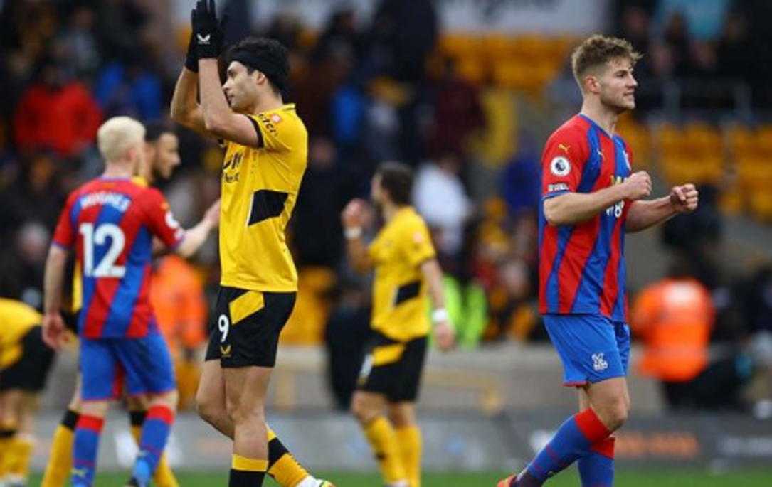 Raúl Jiménez y Wolverhampton en aprietos