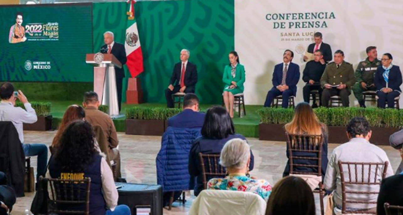Destaca López Obrador obras para conectar con el AIFA