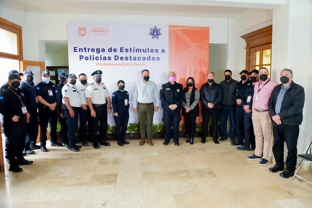 Entregó Alcalde estímulos a policías destacados por su labor en enero y febrero