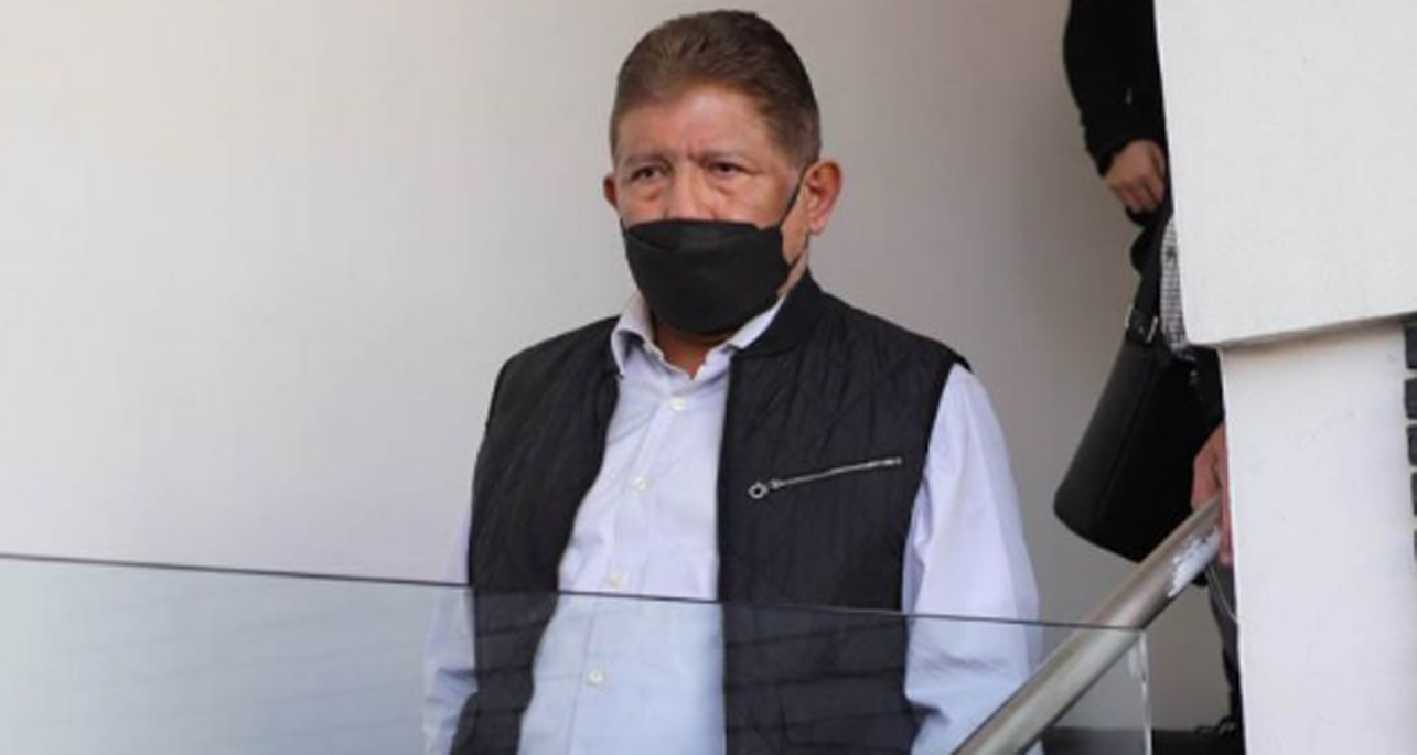 A pesar de la orden del juez… Juan Osorio promueve bioserie de Vicente Fernández