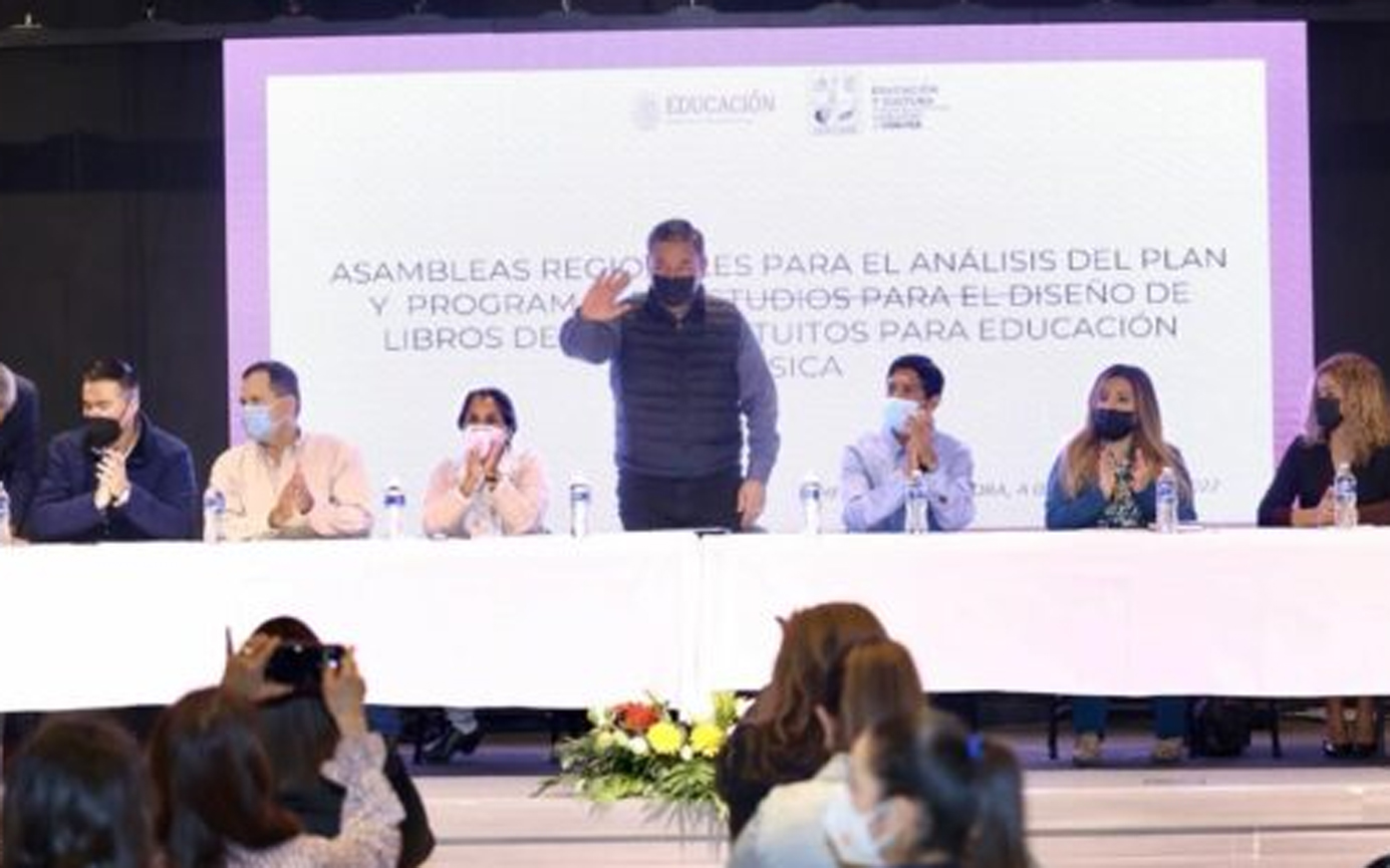 Participan docentes en asambleas de análisis para el diseño de los libros de texto gratuitos