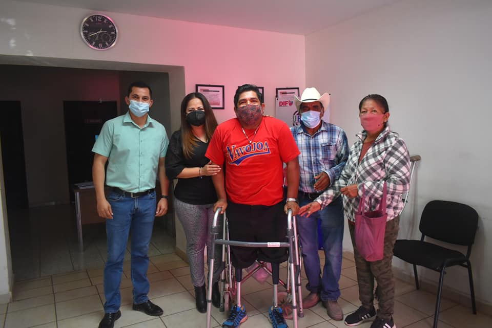 Por segunda ocasión H. Ayuntamiento y DIF municipal entregan prótesis para la movilidad de sectores vulnerables