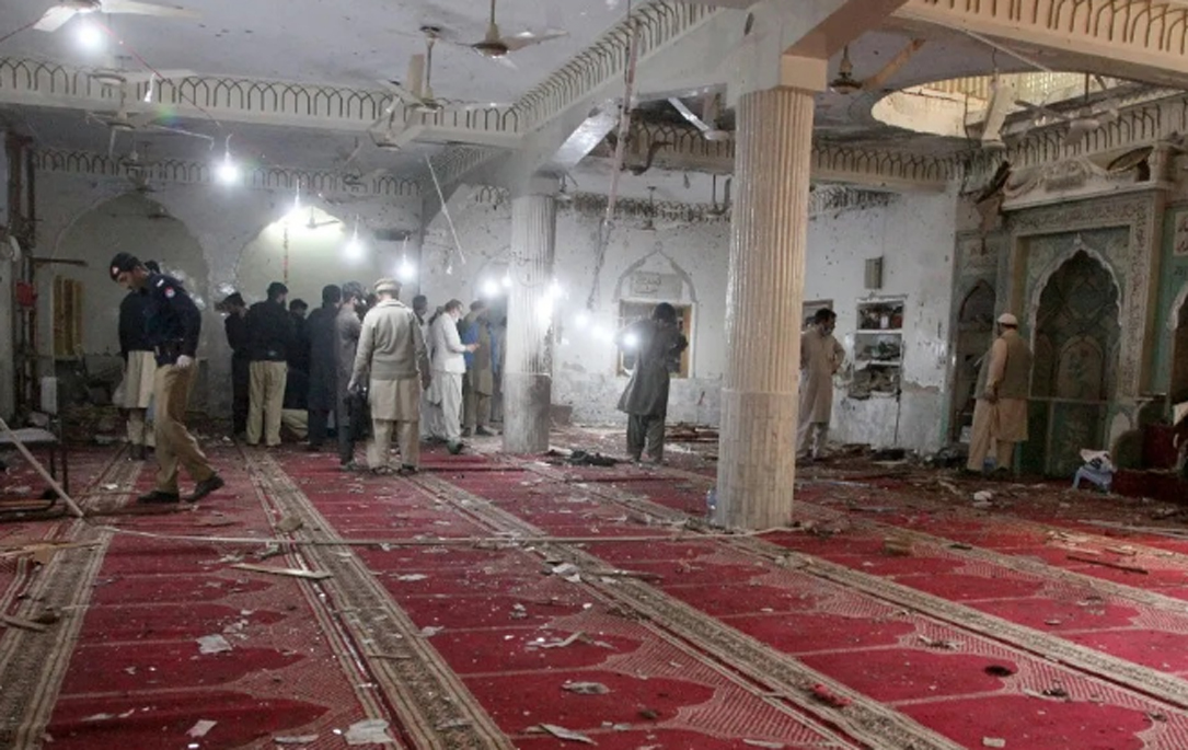 Atentado contra una mezquita en Pakistán deja 56 muertos