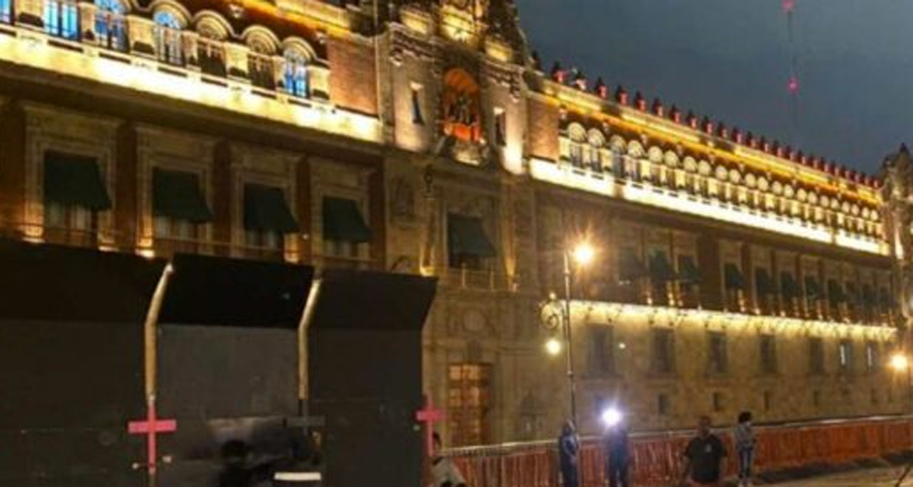 Resguardan Palacio Nacional con vallas metálicas previo a Marcha #8M