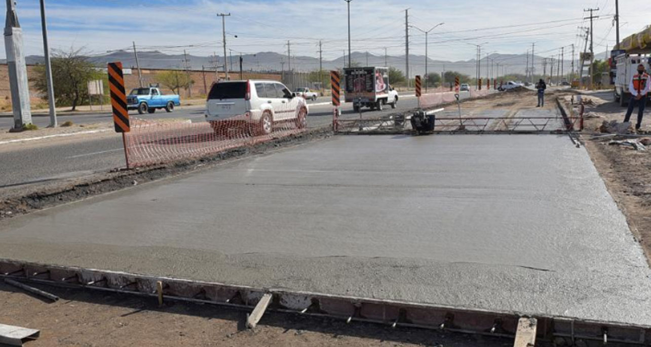 Supervisa alcalde rehabilitación de crucero con concreto hidráulico
