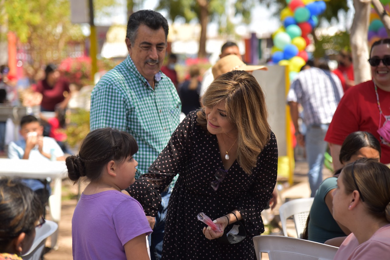PARTICIPA ALCALDE Y PRESIDENTA DE DIF EN FESTEJO A NIÑAS Y NIÑOS SUTSAC