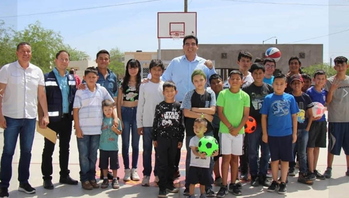 Para beneficio de niños y jóvenes, el alcalde Abraham “El Cubano” Mier entregó la cancha multifuncional de la Romanza