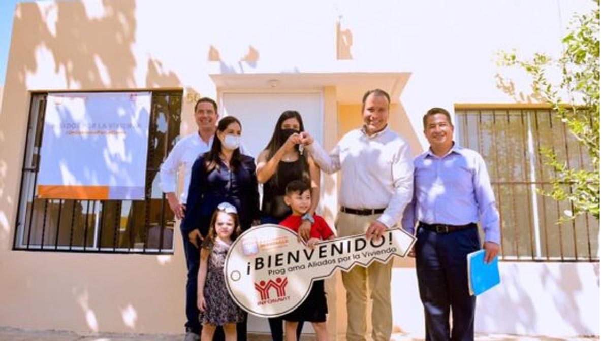Entrega Alcalde casa a primeros beneficiados del programa “Aliados por la Vivienda”
