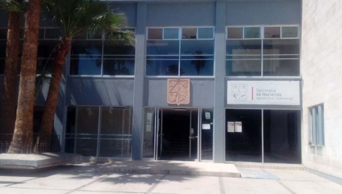 Afínales de abril se regularizará entrega de placas y licencias.