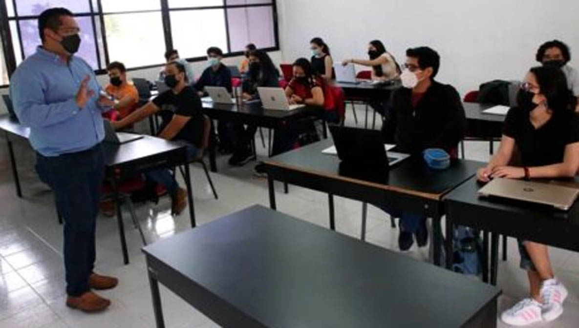 No hay evidencia de educación neoliberal en México: Guevara Niebla