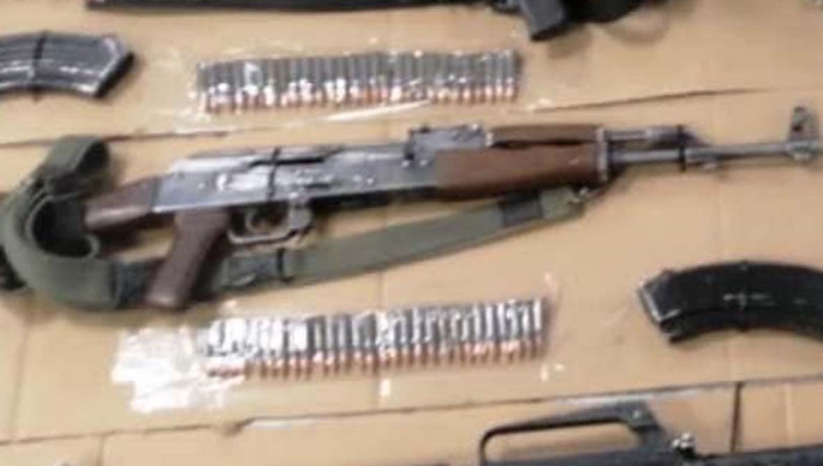 Asegura Ejército Mexicano y Policía Estatal armas de fuego y más de 600 cartuchos en Altar