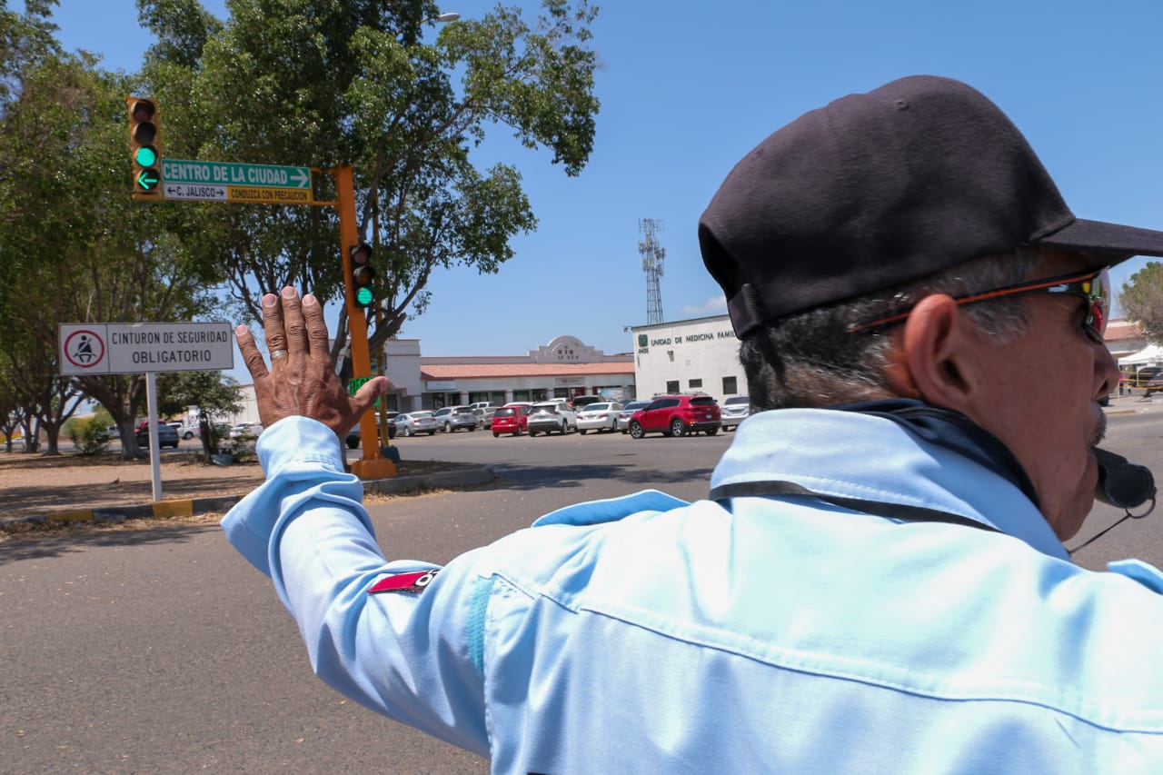 EXHORTA SSPM A CONDUCTORES A RESPETAR SEMÁFOROS Y SEÑALIZACIONES DE ALTO