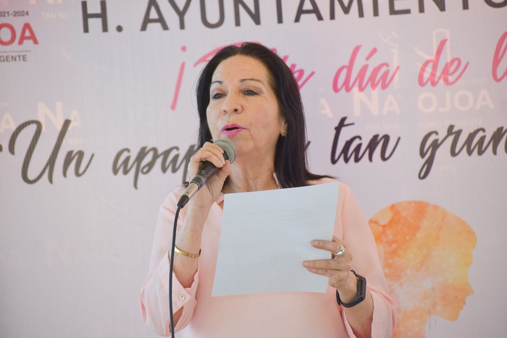Con música, regalos y sorpresas festeja Gobierno Municipal de Navojoa a las mamás de la comisaría de Rosales