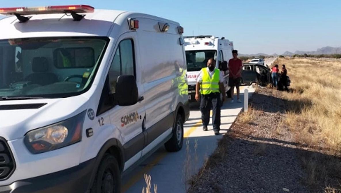Coordina CRUM traslado de heridos en volcadura de camioneta en carretera a Nogales