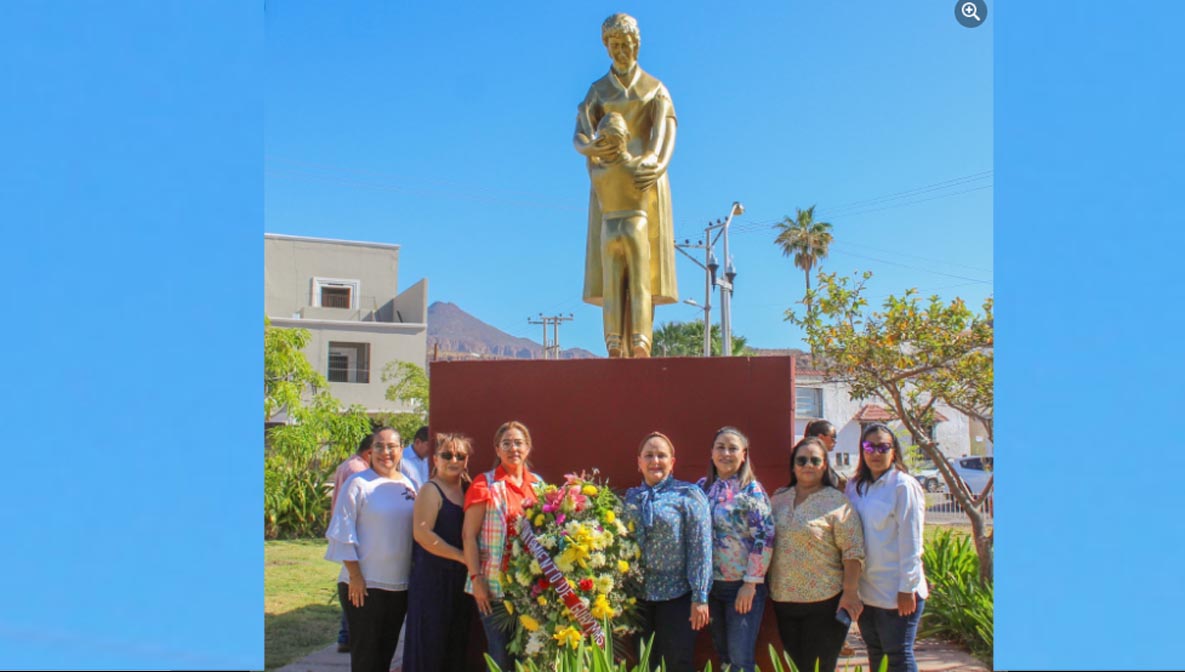 Participa alcaldesa Karla Córdova en ceremonia de colocación de ofrenda y guardia de honor en ‘Monumento a la Madre’