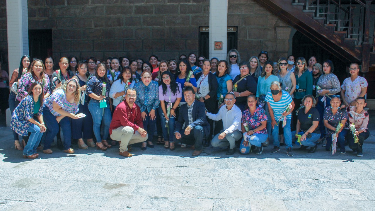 Reconoce alcaldesa Karla Córdova González trabajo de mamás del Ayuntamiento de Guaymas