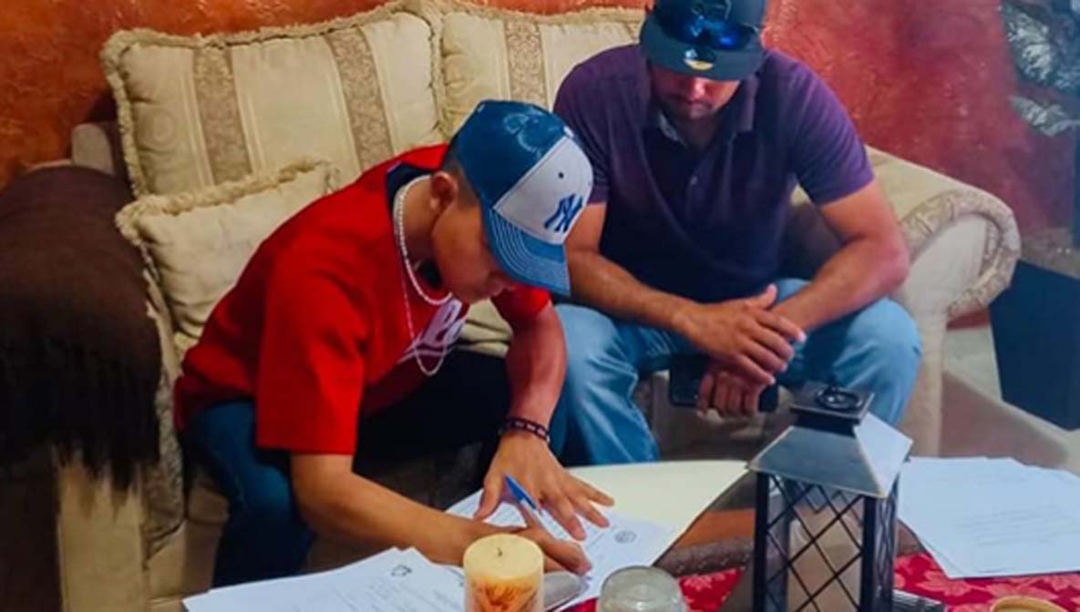 Firman a joven navojoense con los Diablos Rojos de México