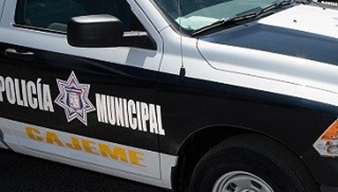 ROBAN VEHÍCULO FRENTE AL HOSPITAL DEL IMSS