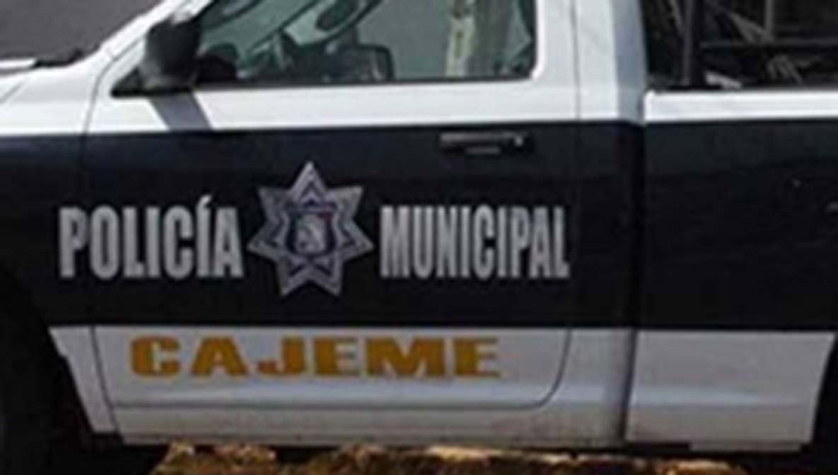 ASEGURAN UZZI Y PISTOLA EN PERSECUCIÓN