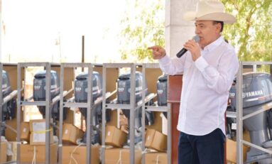 Entrega gobernador Alfonso Durazo 25 embarcaciones a pescadores de Bahía de Lobos