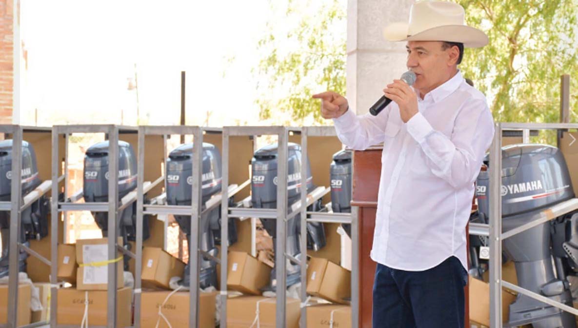 Entrega gobernador Alfonso Durazo 25 embarcaciones a pescadores de Bahía de Lobos