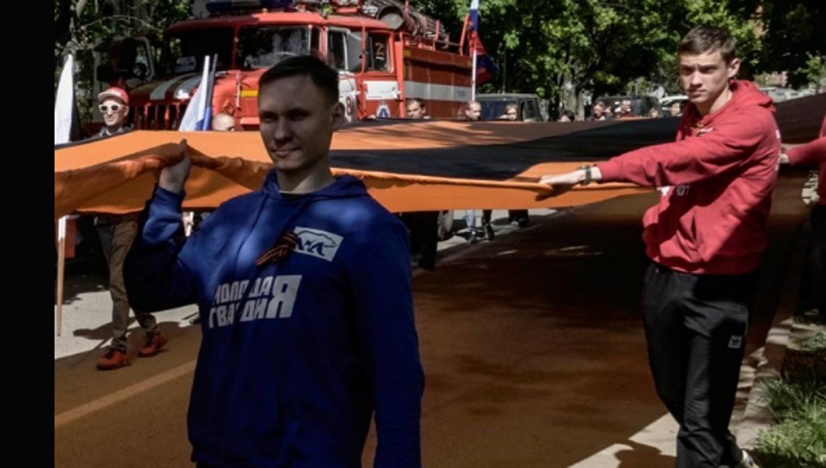 Separatistas prorrusos desfilan en Mariúpol por Día de la Victoria