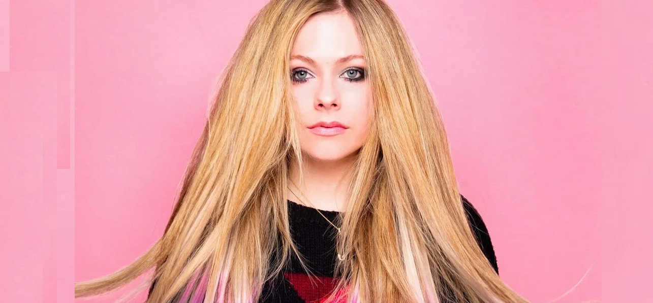 Avril Lavigne recrea la portada de su álbum icónico de los 2000