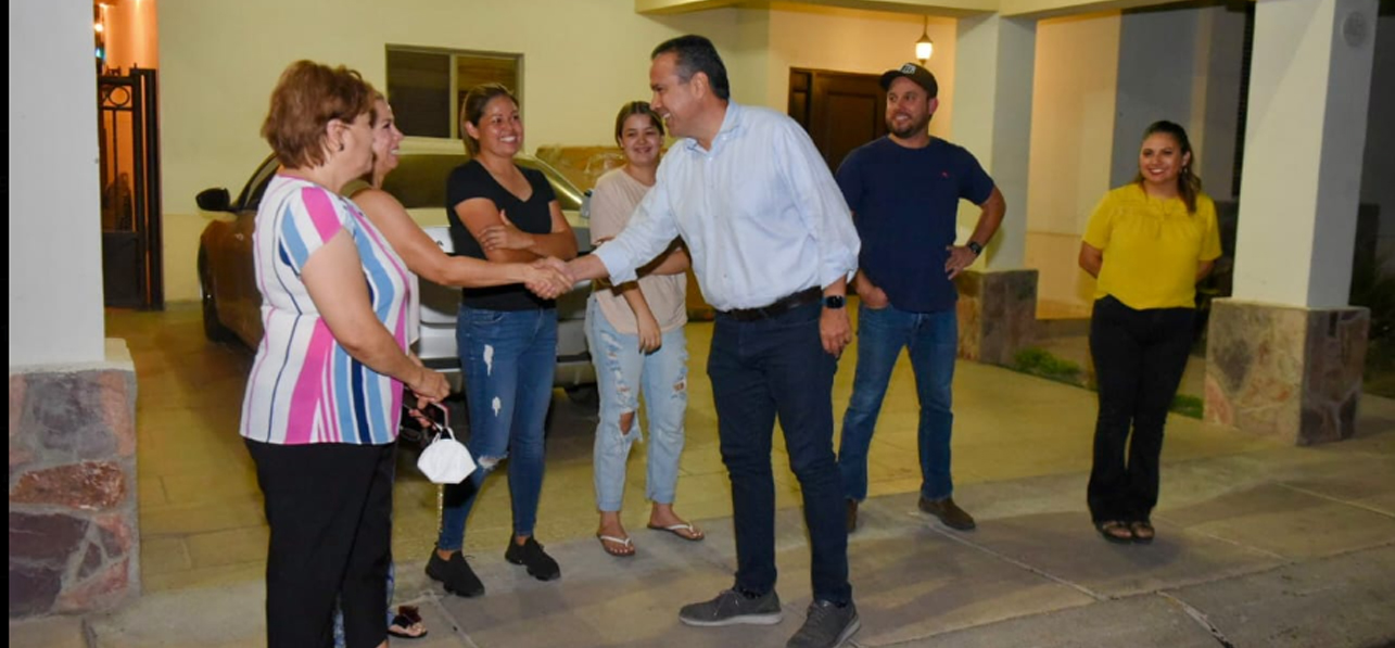 Toño Astiazarán y familias de Salvatierra suman esfuerzos para mejorar vialidades