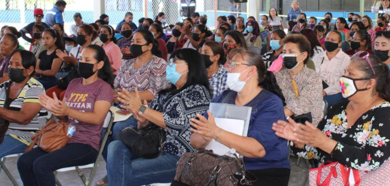 Sedesson entrega 142 tarjetas a personas beneficiarias de programas sociales en Caborca