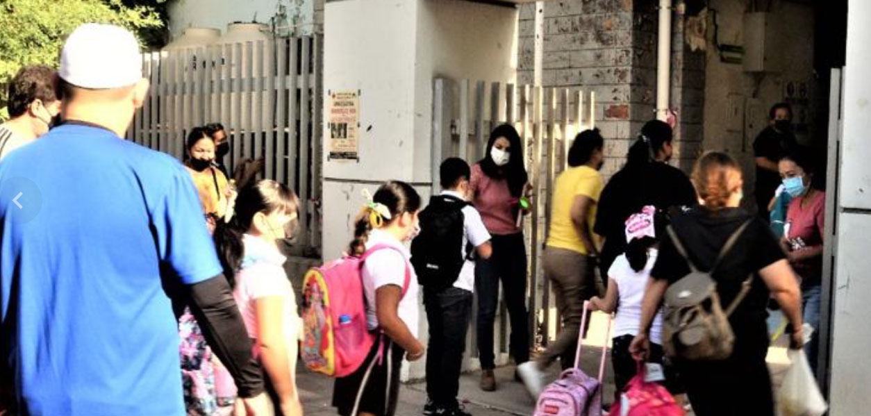 Alumnos y docentes de la primaria “Leona Vicario” reanudaron actividades presenciales.