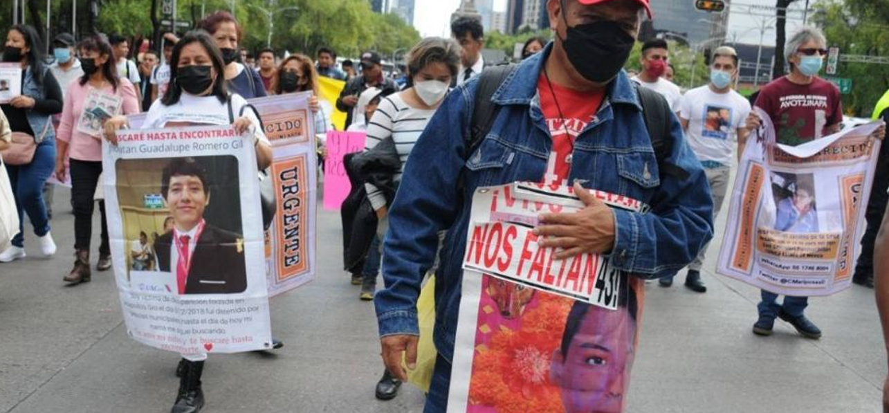 “Este año va a quedar lo de Ayotzinapa esclarecido”, promete AMLO