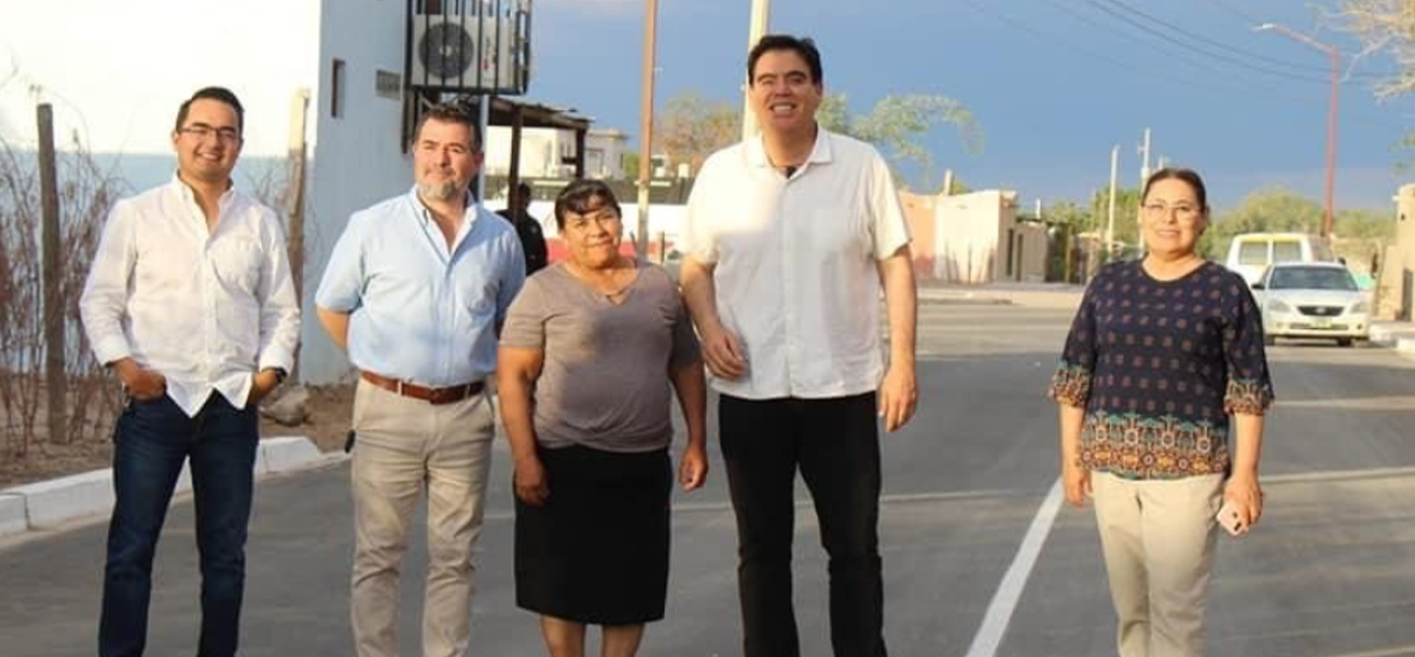 Dos obras más de pavimentación son entregadas por el alcalde Abraham “El Cubano” Mier a los caborquenses