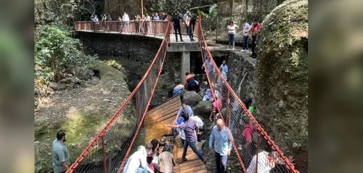 Colapsa puente colgante en Cuernavaca; hay varios heridos