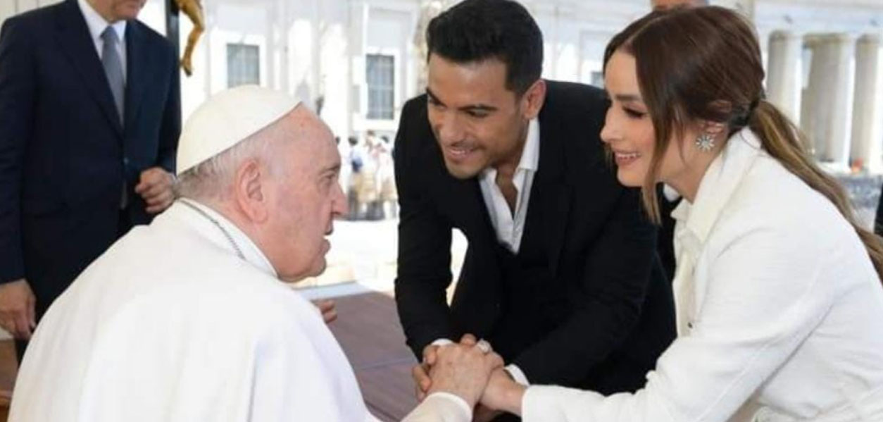 Carlos Rivera y Cynthia Rodríguez vendieron la exclusiva de su boda
