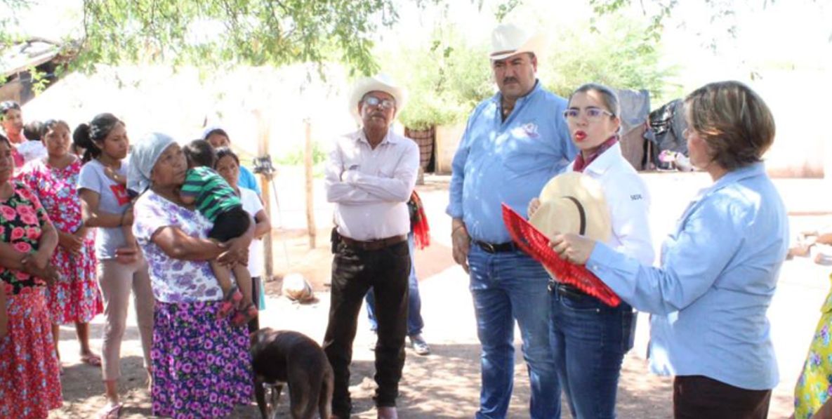 Secretaría de Desarrollo Social entrega apoyos alimentarios a familias guarijías asentadas en Quiriego