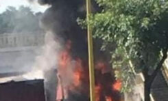 Civiles armados siembran terror en Uruapan; queman vehículos, bloquean carreteras y lanzan explosivos